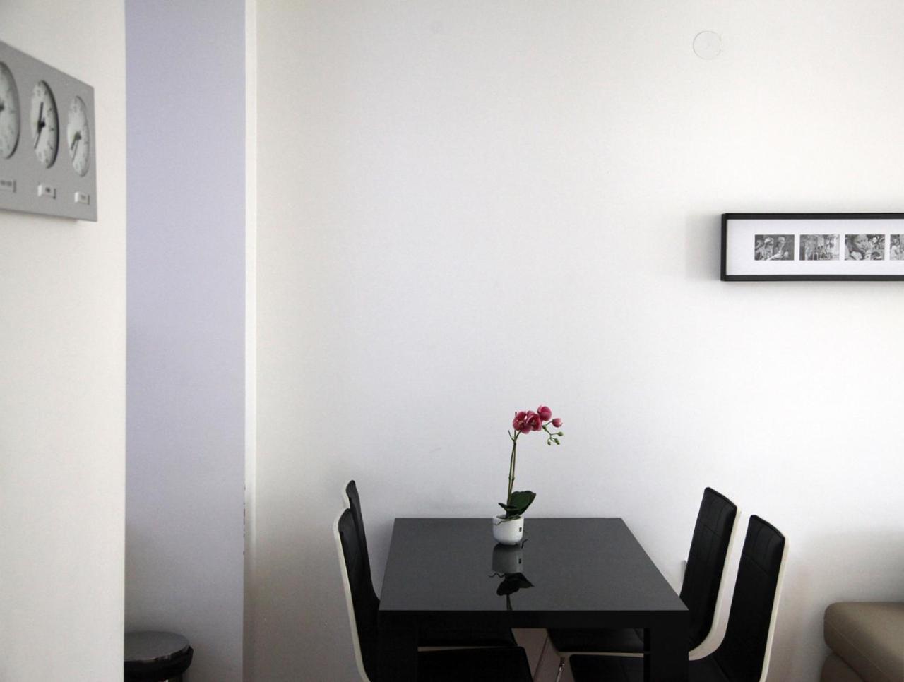 65 Square Meters Designer Apartment In Heart Of City - River View ! Park For Free Ni Exteriör bild