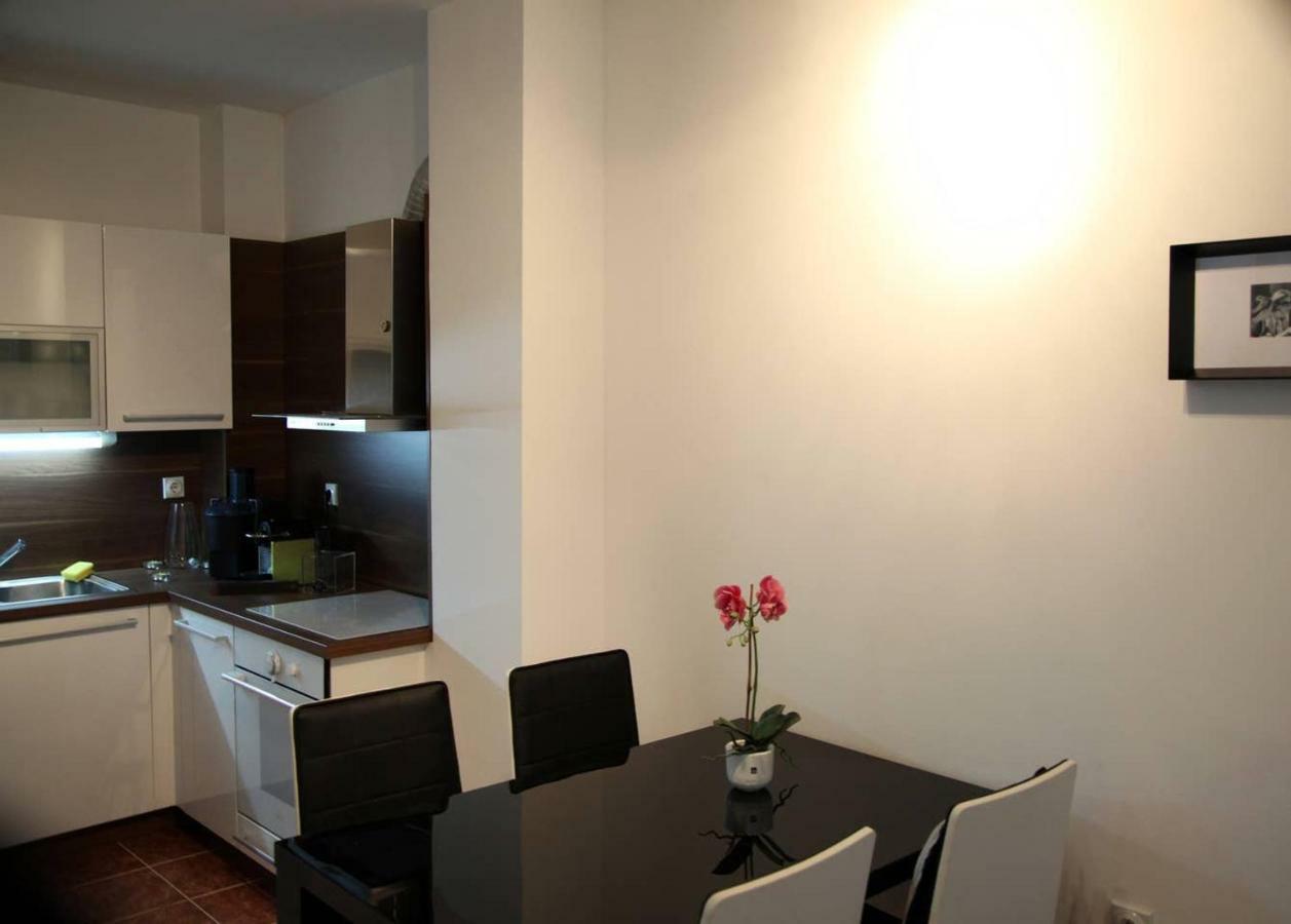65 Square Meters Designer Apartment In Heart Of City - River View ! Park For Free Ni Exteriör bild